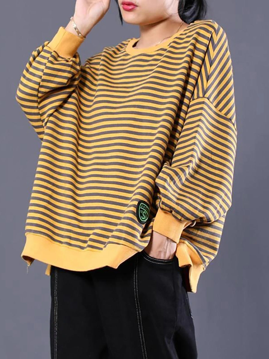 Buykud | Loose-fit green sweater with long sleeves and waist belt 1