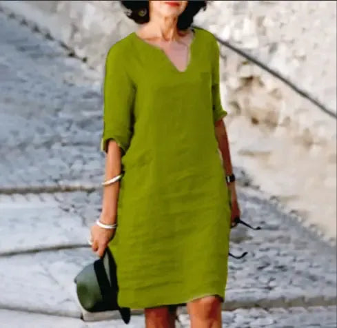 Klasyczna mini sukienka z dekoltem w serek i rozkloszowanym krojem dla kobiet