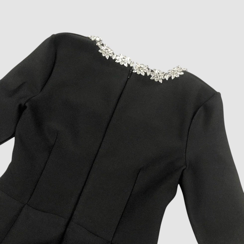 Mini sukienka z pluszowego aksamitu dla kobiet - długi rękaw, dekolt w kwiaty