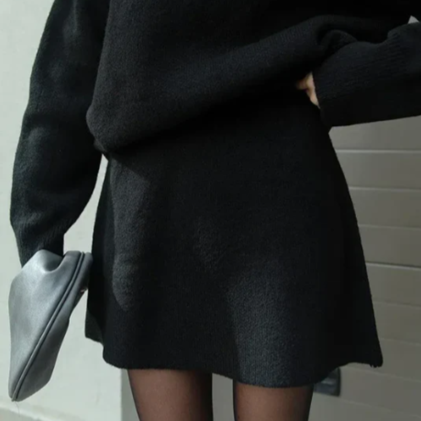 ByRoza | Dzianinowy komplet składający się ze spódnicy i swetra