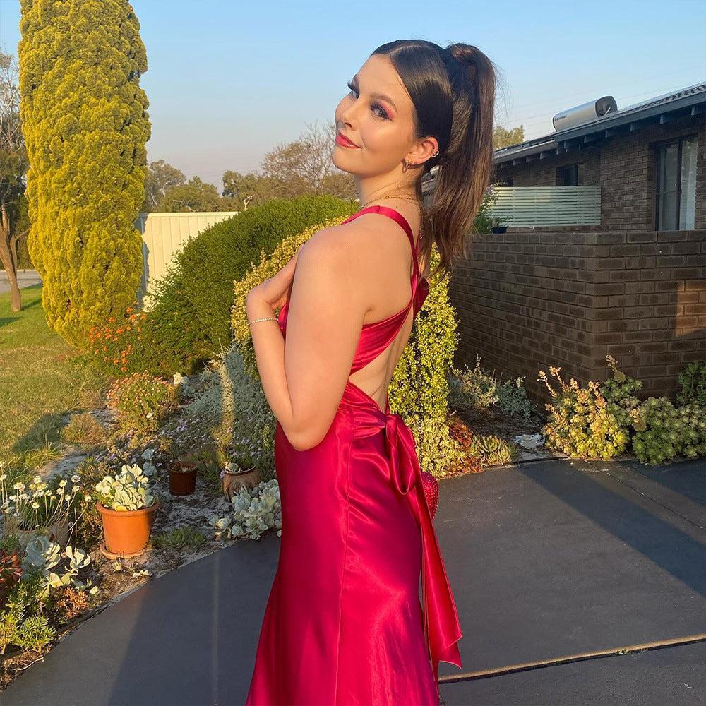 Sukienka imprezowa z satyny do ziemi – elegancki, z dekoltem w serek